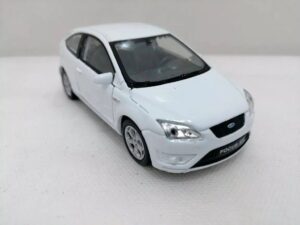 AUTO WELLY 1:36 FORD FOCUS VR1 42378 COLOR BLANCO - Imagen 5