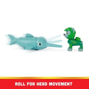 PAW PATROL AQUA PUPS FIGURA C/ MECANISMO Y ANIMAL MARINO VR6 17706A ROCKY - Imagen 4
